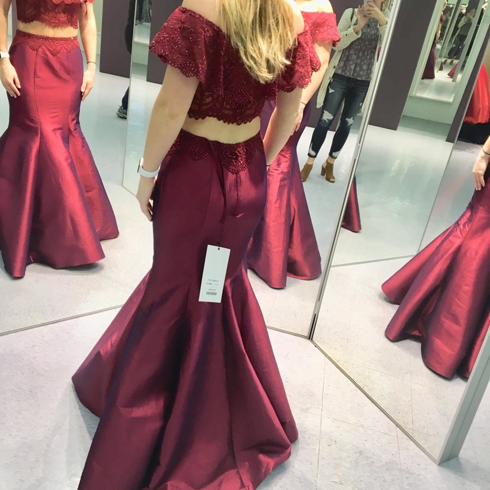 STUNNING PROM DRESS🤩✨ - Picture 5 of 7